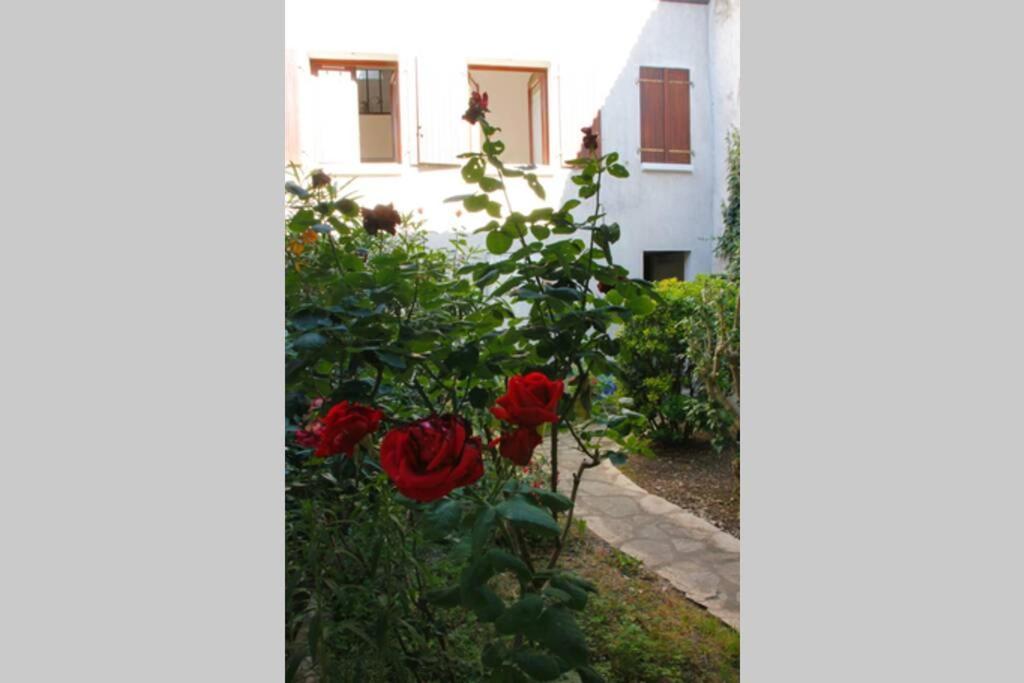 Superbe Duplex De 70M2 Avec 2 Chambres En Hyper Centre Au Calme Sur Cour Classe 3 Etoiles Avec Parking En Option La Rochelle  Dış mekan fotoğraf