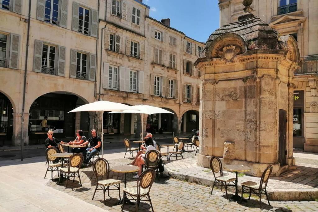 Superbe Duplex De 70M2 Avec 2 Chambres En Hyper Centre Au Calme Sur Cour Classe 3 Etoiles Avec Parking En Option La Rochelle  Dış mekan fotoğraf
